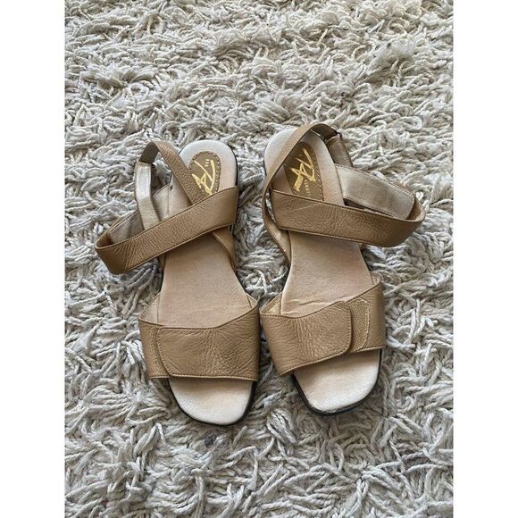 Ros Hommerson Sandals Tan Leather Low Wedges Strappy 6.5 M Beige Comfort - Picture 6 of 8